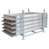 Stockable pallet for trench bridges